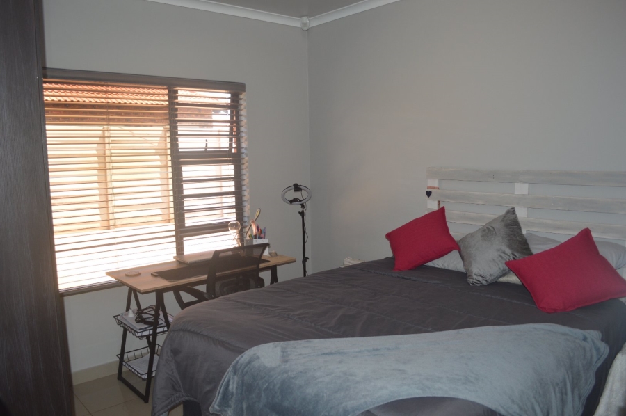 3 Bedroom Property for Sale in Flamwood North West